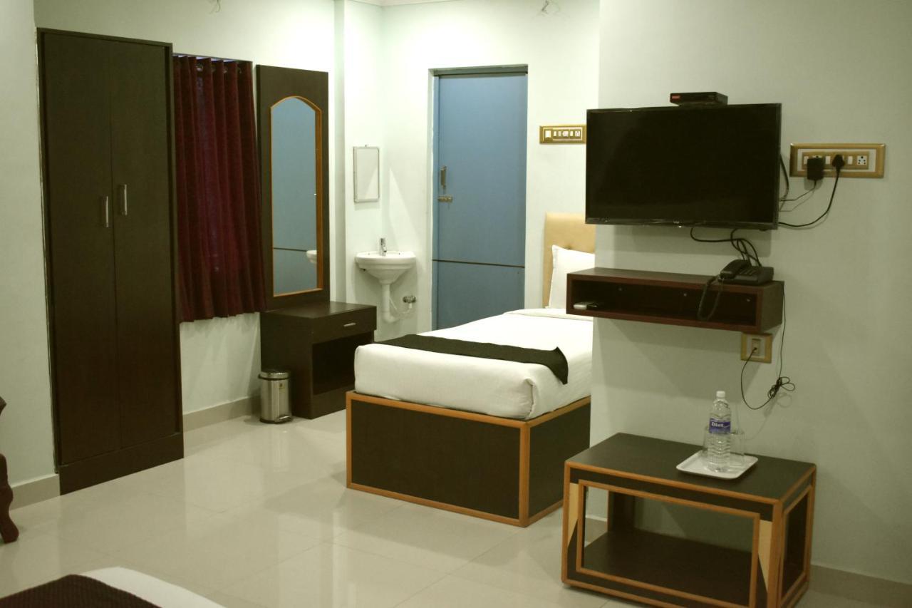 Hotel Apple Park Inn Tiruchirappalli Dış mekan fotoğraf